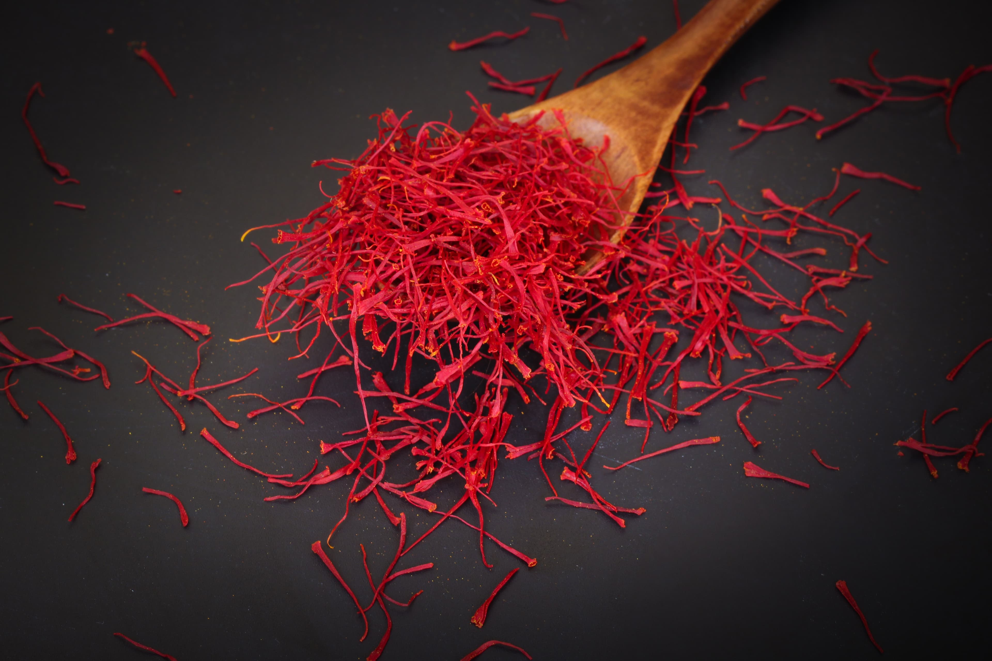 Safflower (Carthamus tinctorius L.) extract (standardized extract) for B2B manufacturing